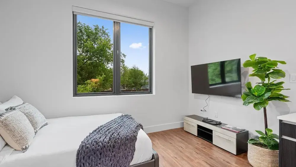 Upstay Newly Renovated Modern Apartment near SoCo