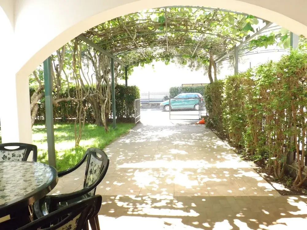 Three Bedroom Apartment With Garden
