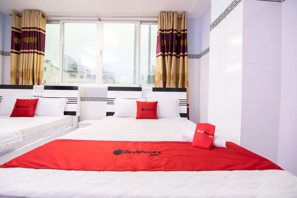 RedDoorz Plus near Ben Thanh Market