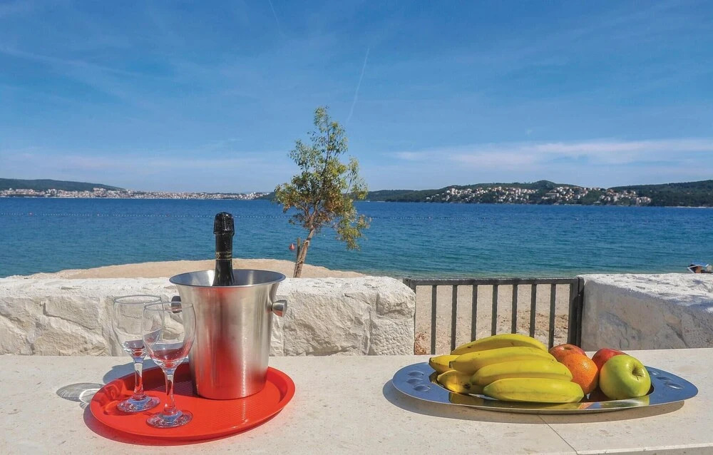 Amazing Home in Seget Donji With Wifi and 5 Bedrooms