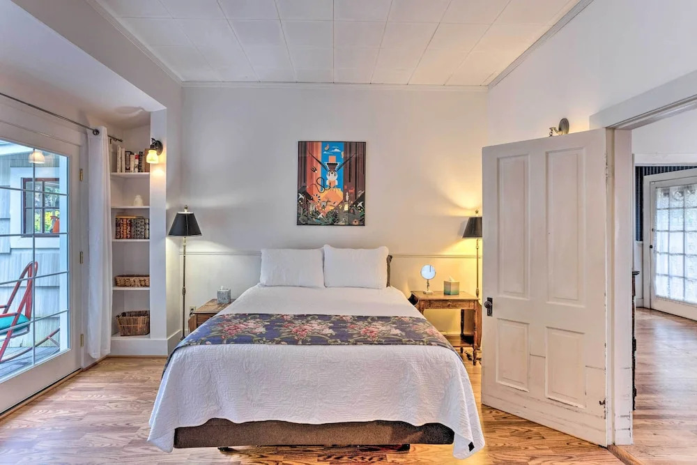 Charming Historic Retreat Near Poverty Bay!