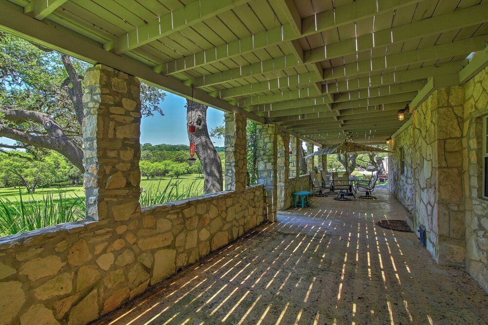 Countryside Cottage: 17 Mi to Downtown San Antonio