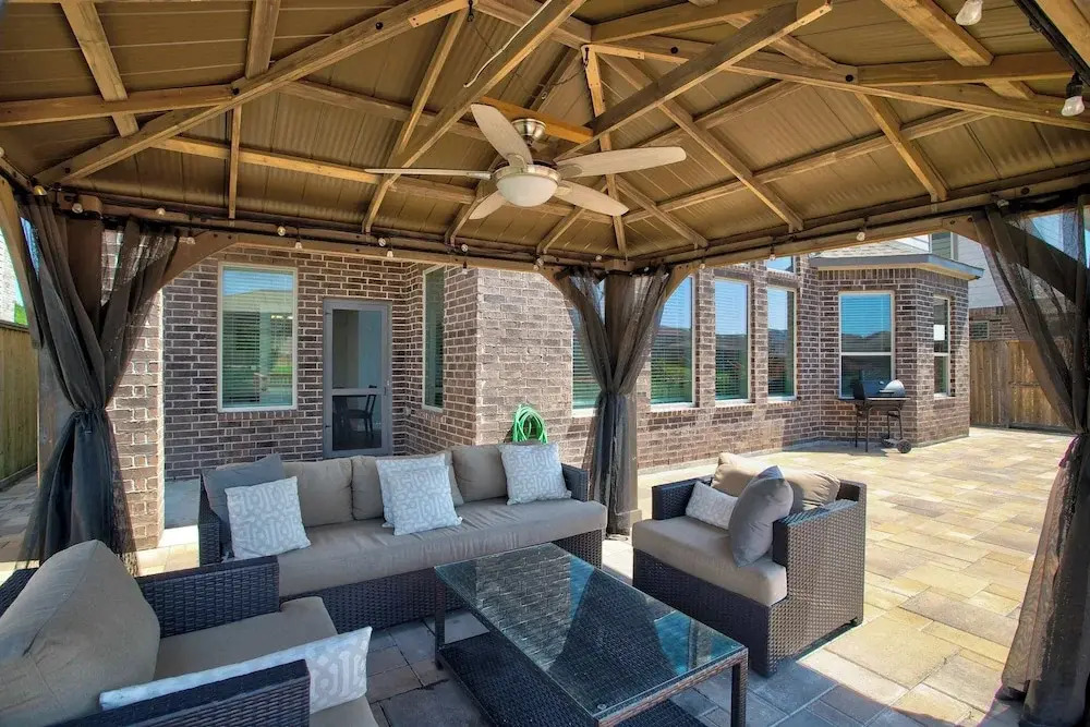 Lakeview Mansion A Chic Estate