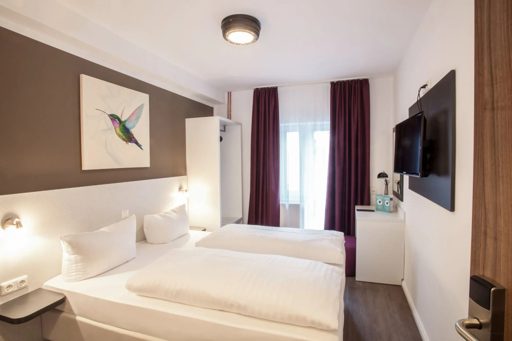 Hotel West