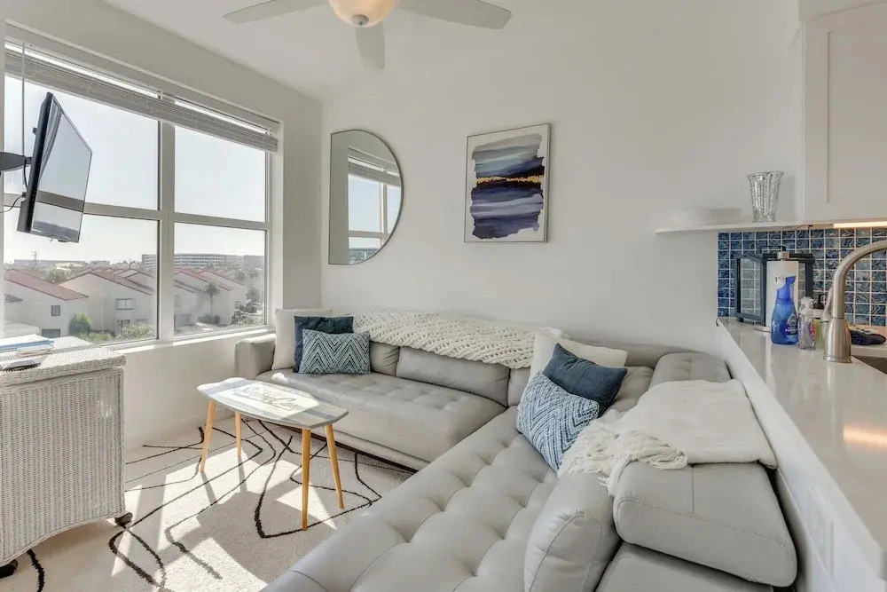Walk to Sand! Modern Okaloosa Island Condo