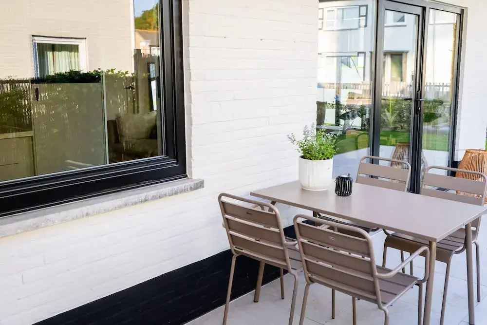 Modern Holiday Apartment With Garden Near the sea