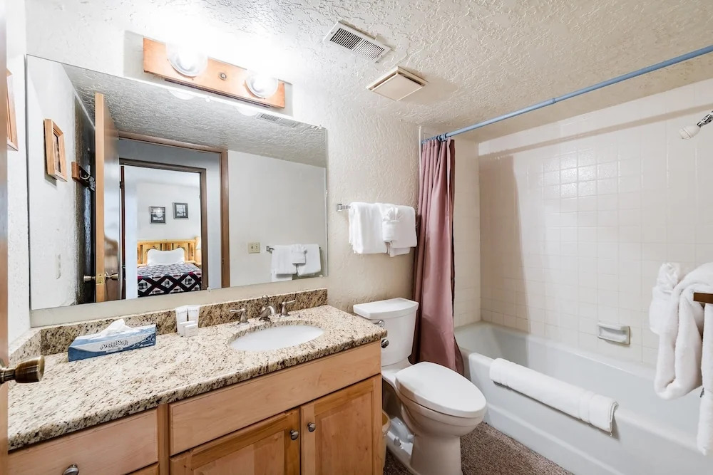 Temptation 8 3 Bedroom Condo