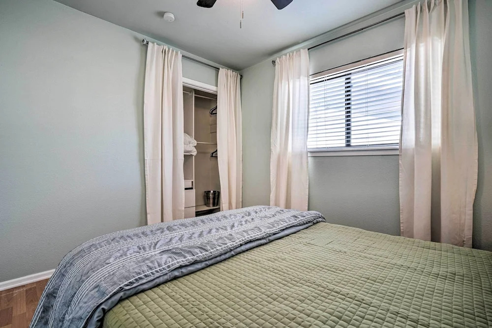 Lovely San Antonio Home ~ 13 Mi to Downtown