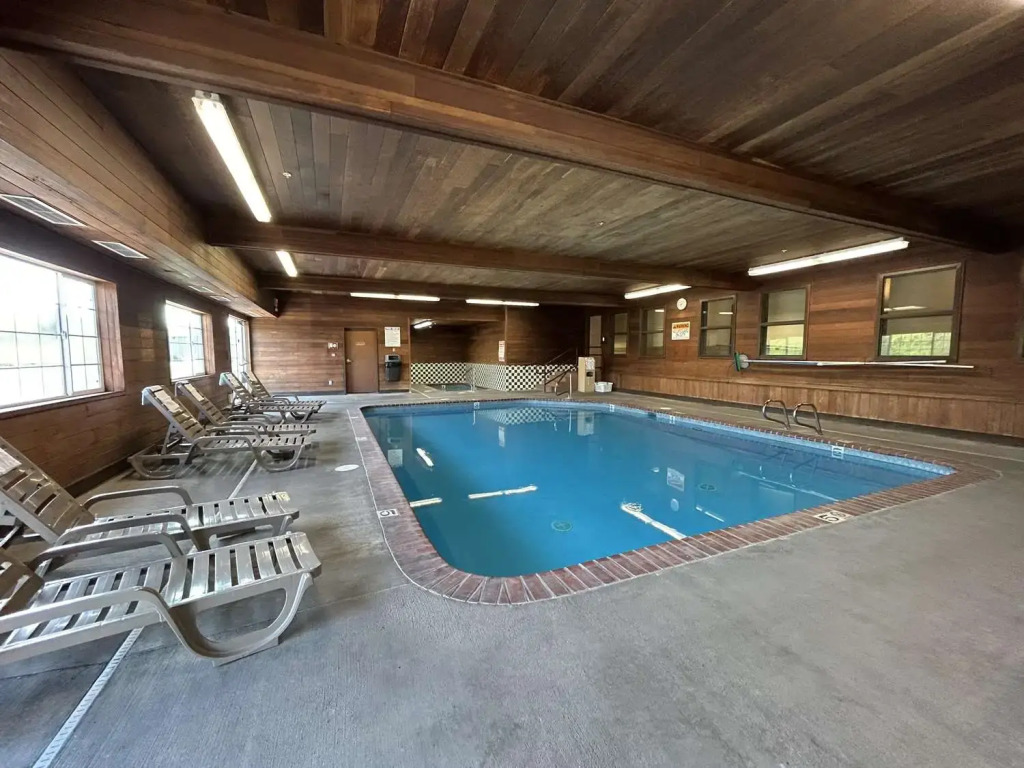 Eagle's View Inn & Suites