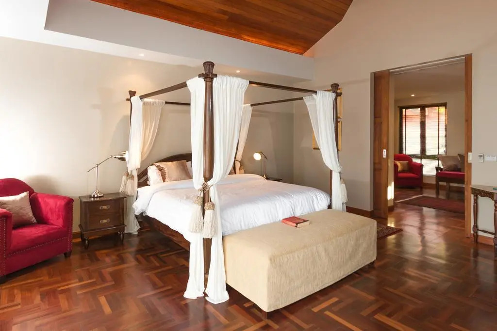 Nam Bo villa by Lofty