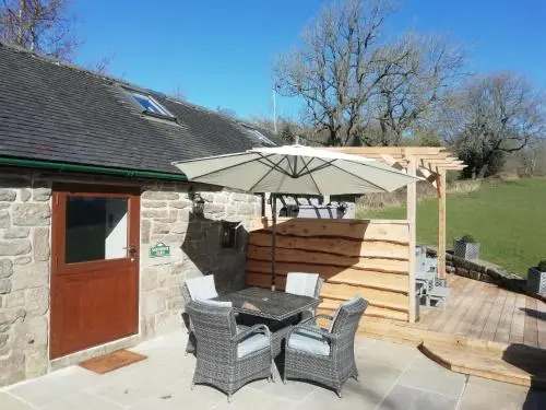 Warren Carr Courtyard Barn