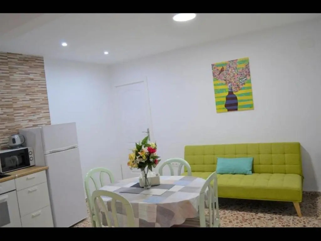 Beautiful 1 Bedroom Apartment With Gallery and Air Conditioning Cb6yr