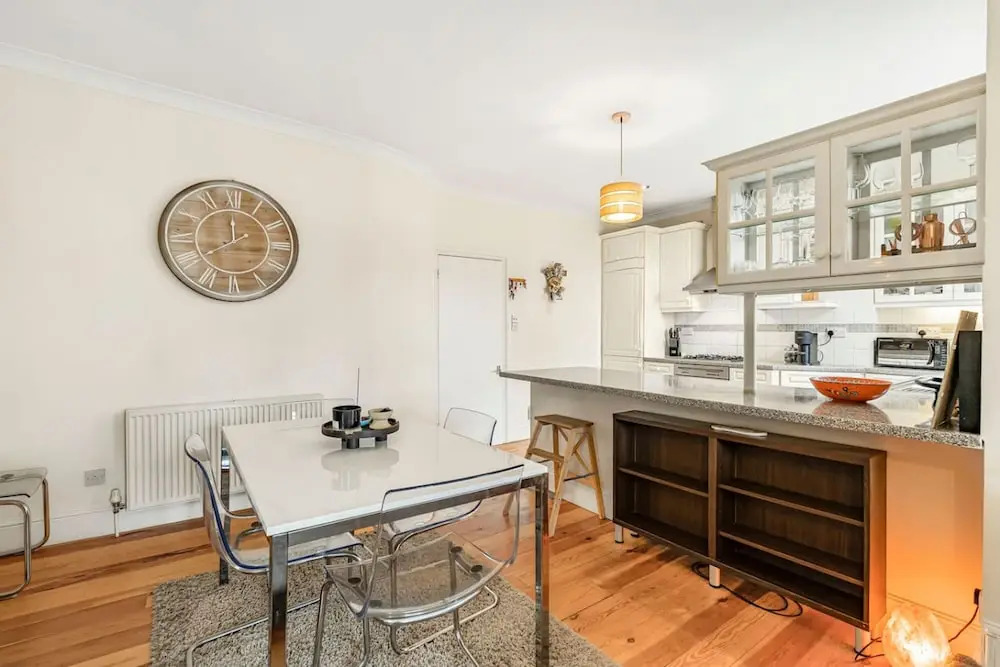 Stylish 1BR Kensington Home With Balcony