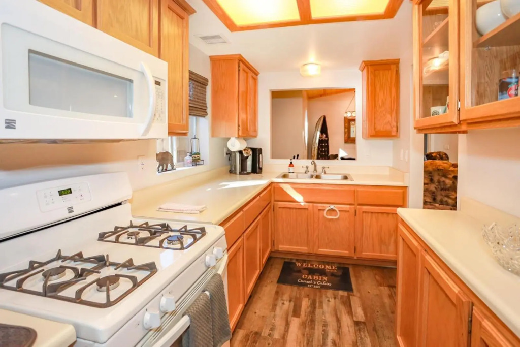 Comets Cabin 3 Bedroom Home by RedAwning