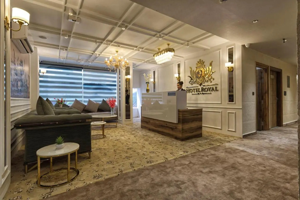 Royal 9 hotel & Banquet