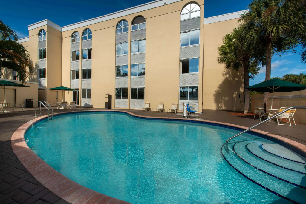 La Quinta I-95 Deerfield Beach - Next to The Home Depot & Behind The Wawa