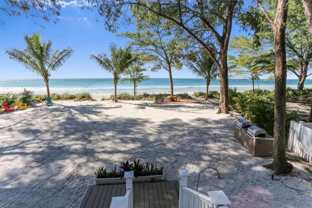 Sunset Beach House - Beach Hugger 1