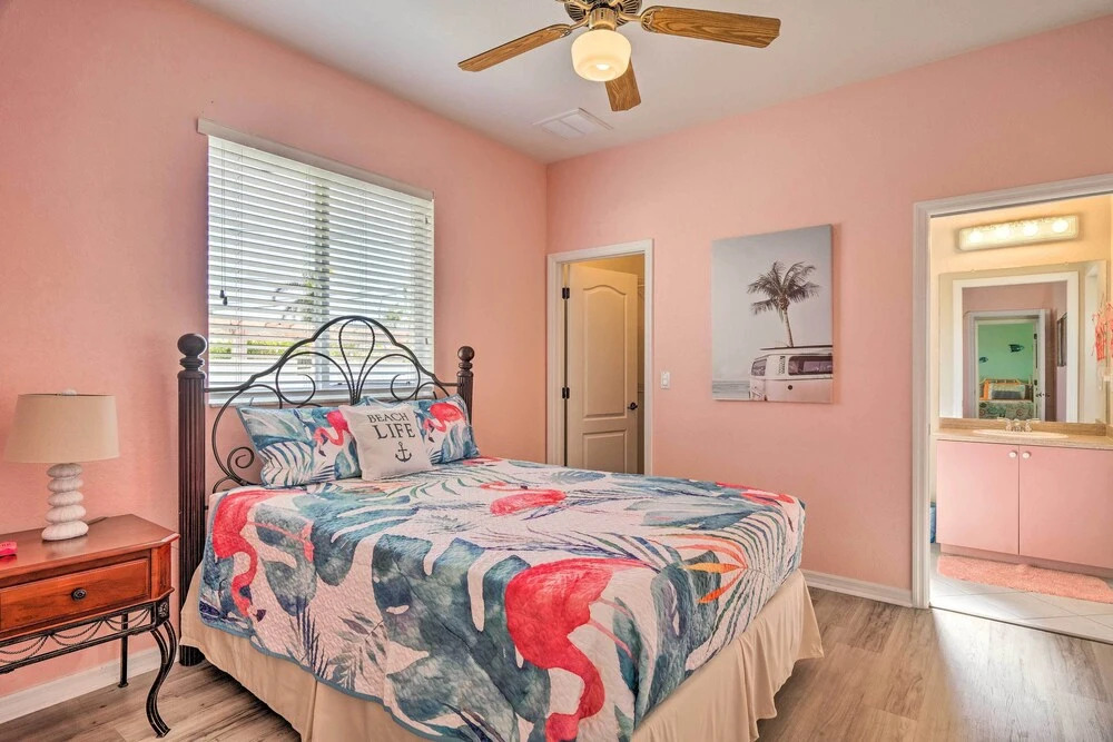 'villa Coral Mermaid' Getaway w/ Pool!