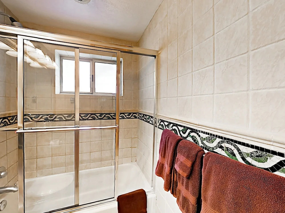 940 Waters Ave Condo Unit 101 - 2 Br condo by RedAwning
