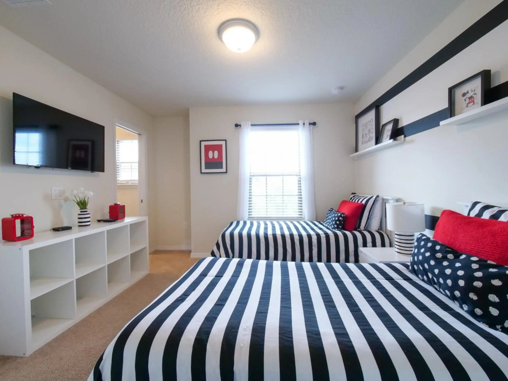 7Br 6Bath Pvt Home Pool BBQ 13min Disney 4788ft