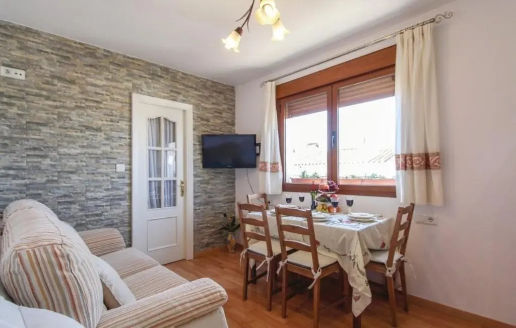 APARTAMENTO EN URB. RESIDENCIAL 2 DORMITORIOS 4 Per.