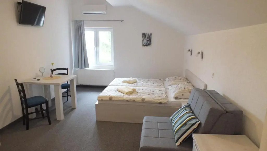 Guest house Ema