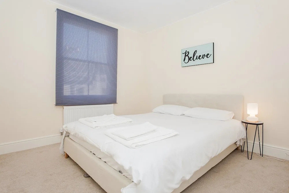 Modern 2 Bedroom Apartment On The Doorstep Of Queens Park