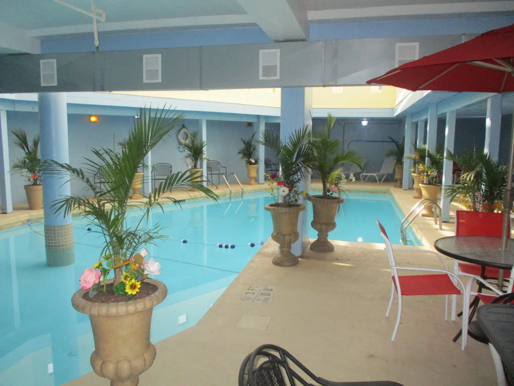Crescent Hotel Kansas City South