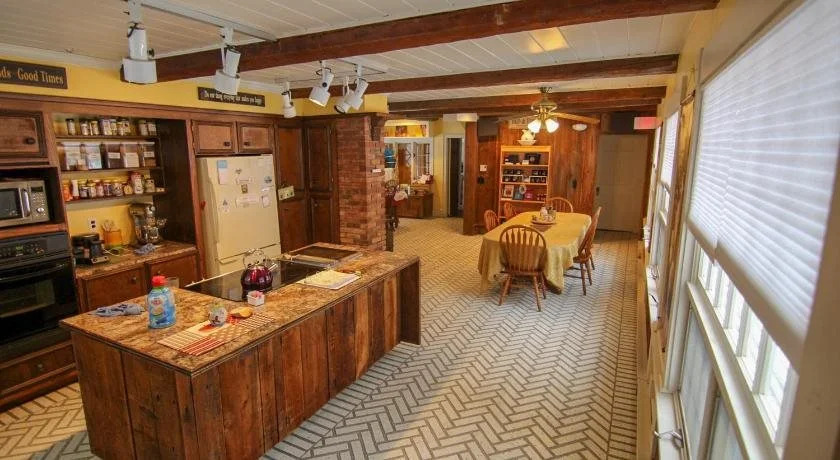 Admiral Peary Inn