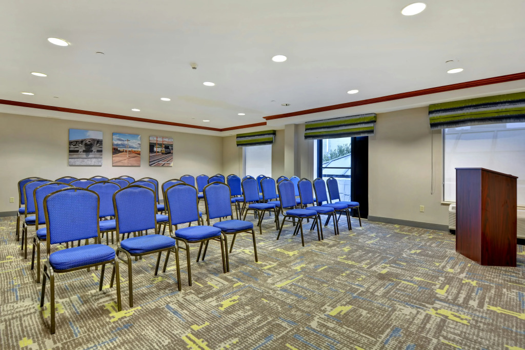 Hampton Inn & Suites Newark-Harrison-Riverwalk