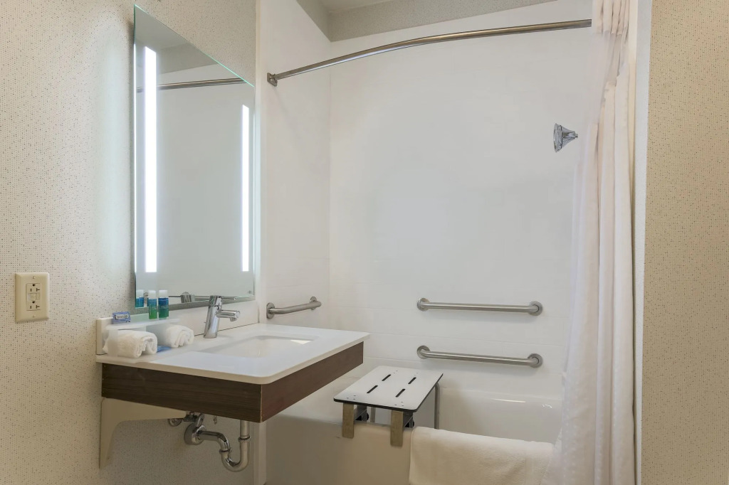Holiday Inn Express Rochester NE- Irondequoit by IHG