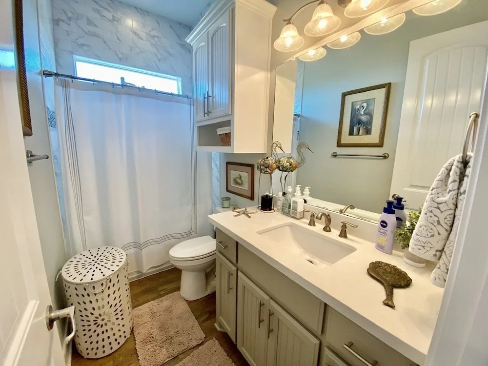 The Salty Mermaid 3 Bedroom Home by Redawning