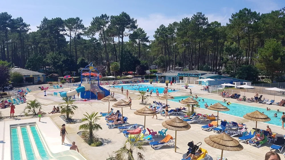 Property With 3 Bedrooms in Saint-julien-en-born, With Pool Access and