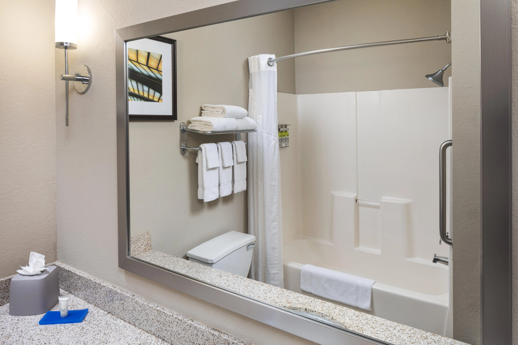 Holiday Inn Express Hotel & Suites Minneapolis - Minnetonka by IHG
