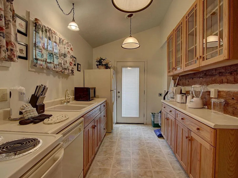 Timeless Treasures 1 Bedroom 1 Bathroom Chalet
