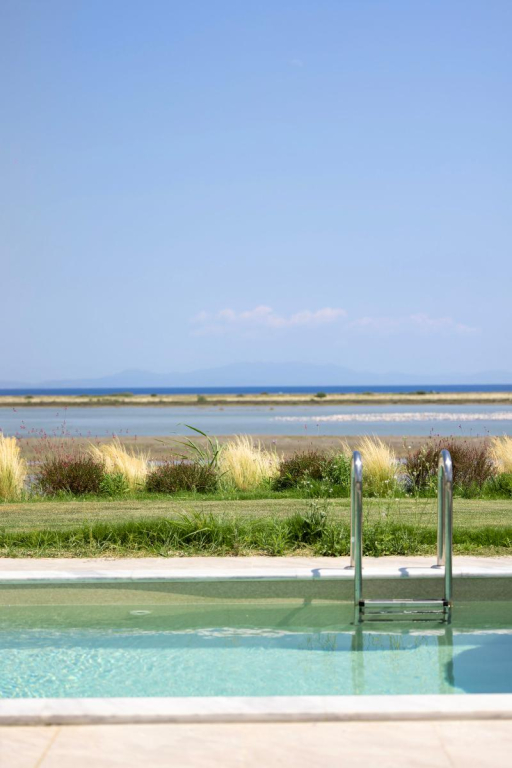 Flamingo View Suites & Villas