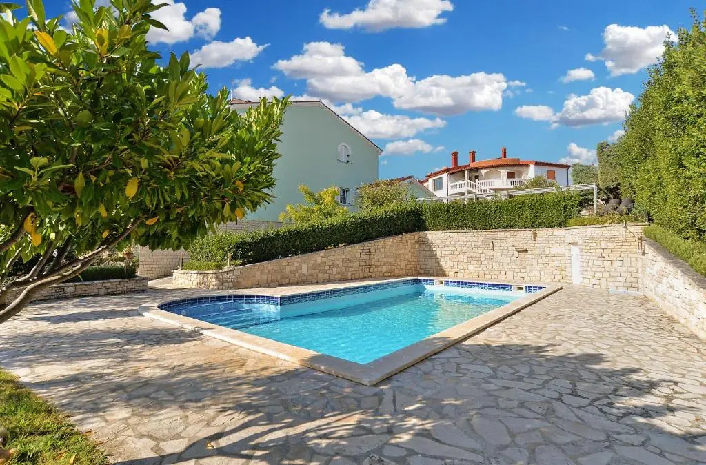 Pool Apartments 624