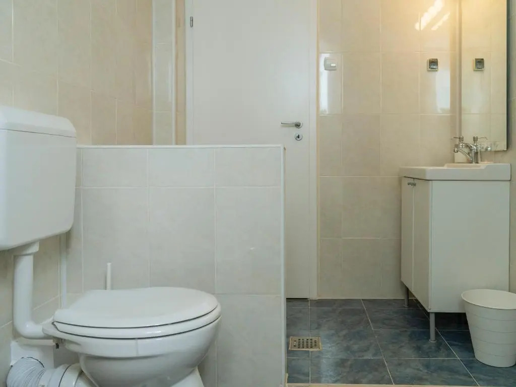Spacious and Quiet - City Center Apartment