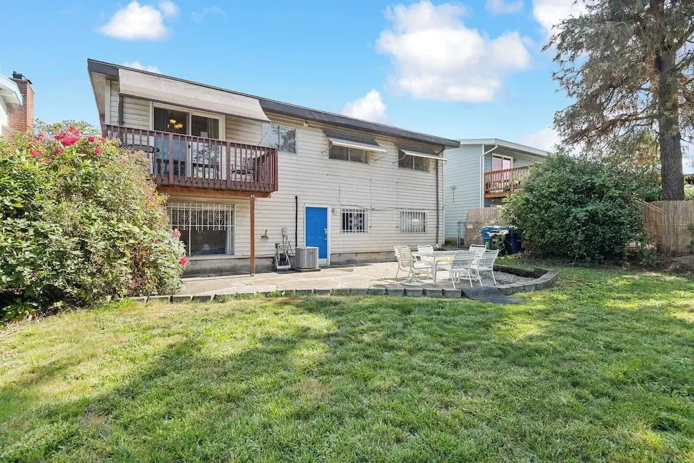 6 Mi to Downtown Seattle: Step-free Apt w/ Patio