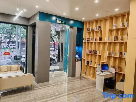 Bolei Luxury Hotel (Jingzhu Plaza Southhua First Branch)
