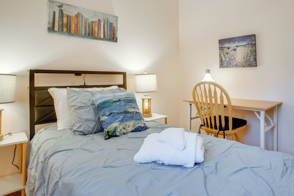 Walk to Sagamore Beach! Curated + Spacious Cottage