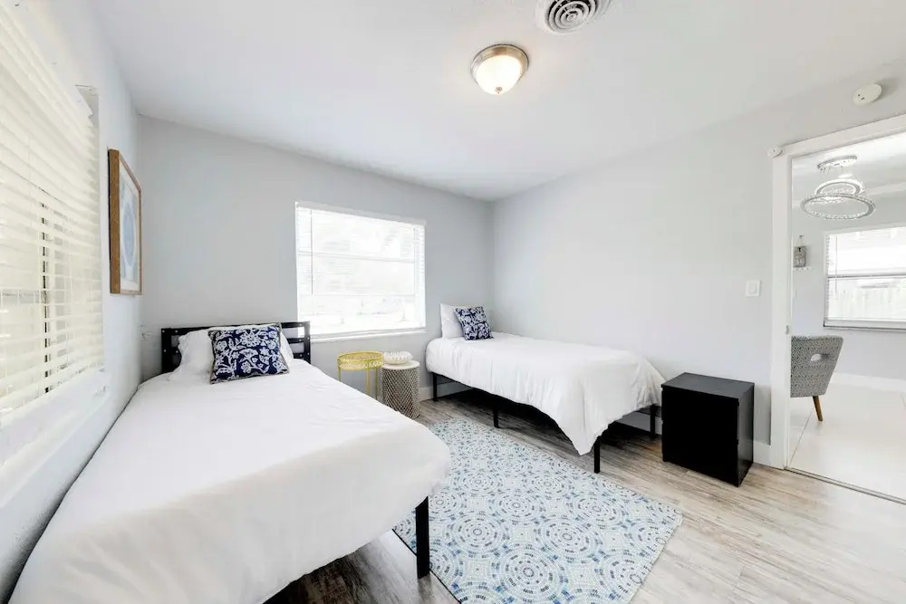 Patio & Heated Swim Spa Access: Home in Hollywood