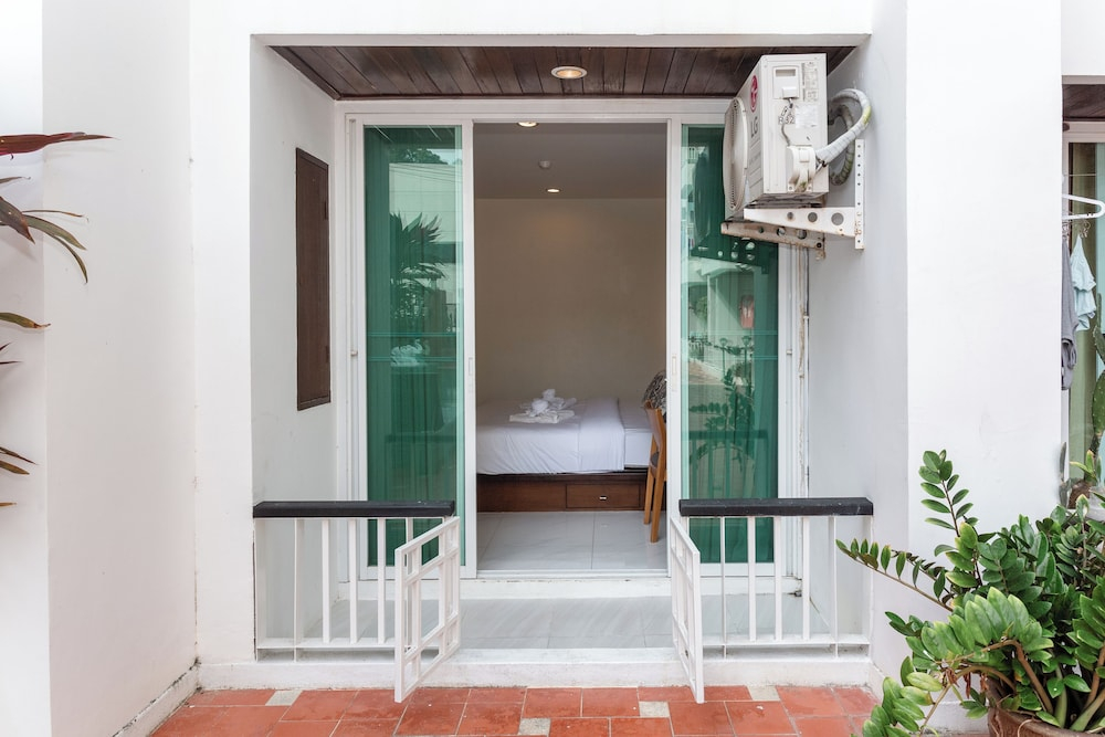 1BR Poolside Fisherman Village C272