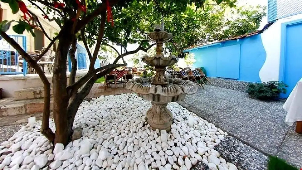 Queen Nano Hotel