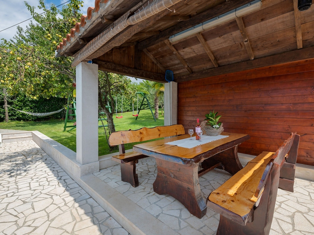 Villa in Bak i with Pool and Playground