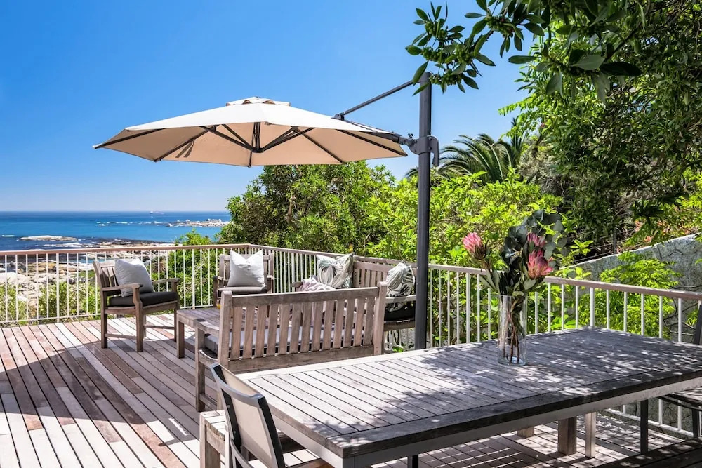 Luxurious Camps Bay Retreat w Sea Views Rock Residence