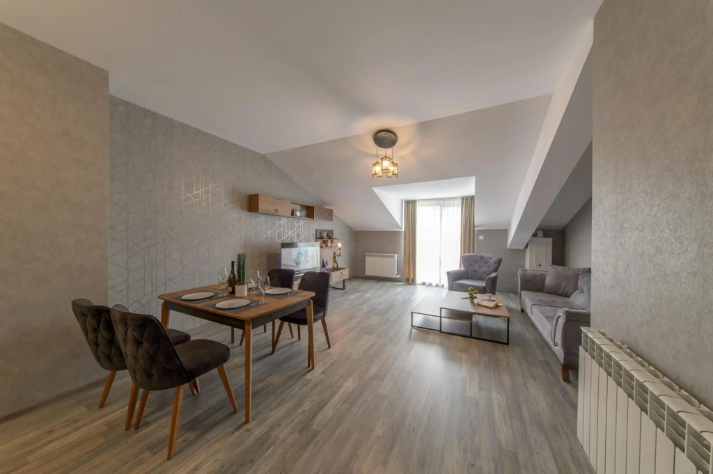 Luxury 2-bedroom apartment by Studenets Center
