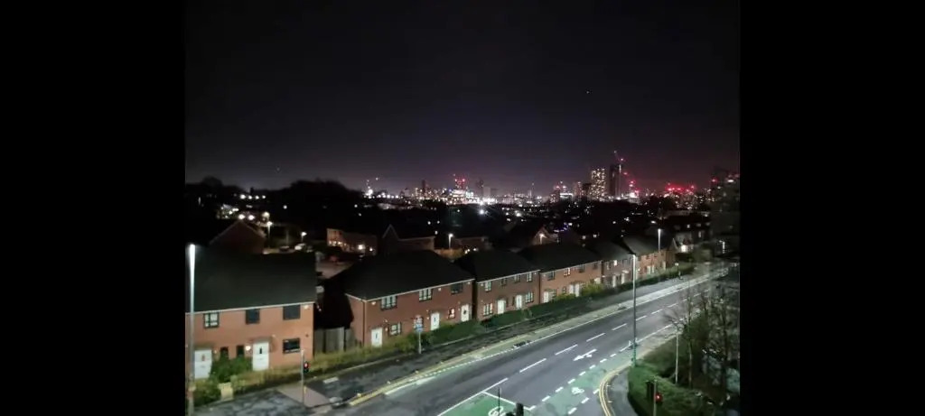 Impeccable 2-bed Apartment in Salford