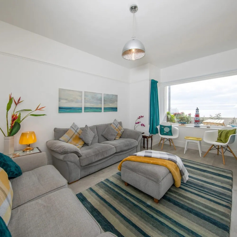Beautiful Beachfront House wth Balcony & Sea Views