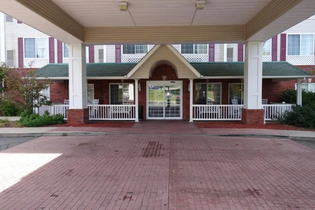 Wingate Suites by Wyndham Youngstown - Austintown